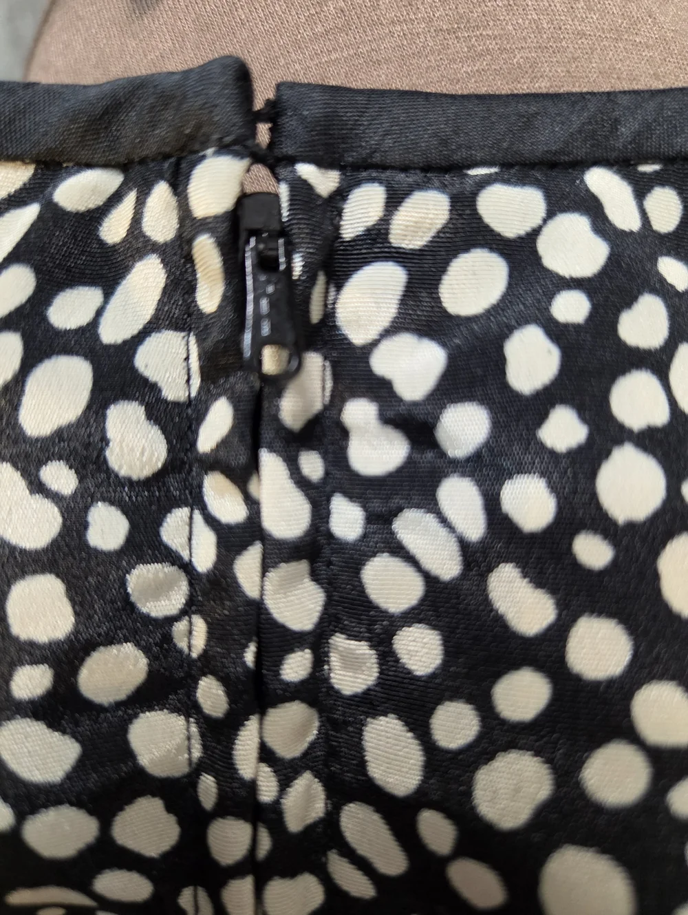 Leslie Fay Vintage Black & Beige Dotted Midi-Dress with Black Trim, Size 10 - Picture 9 of 11